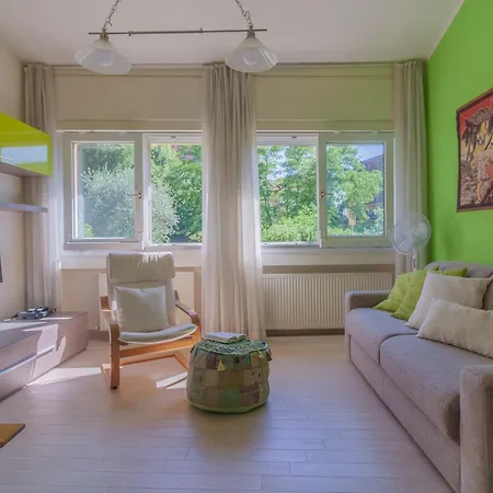 Xerxes House Apartmán *